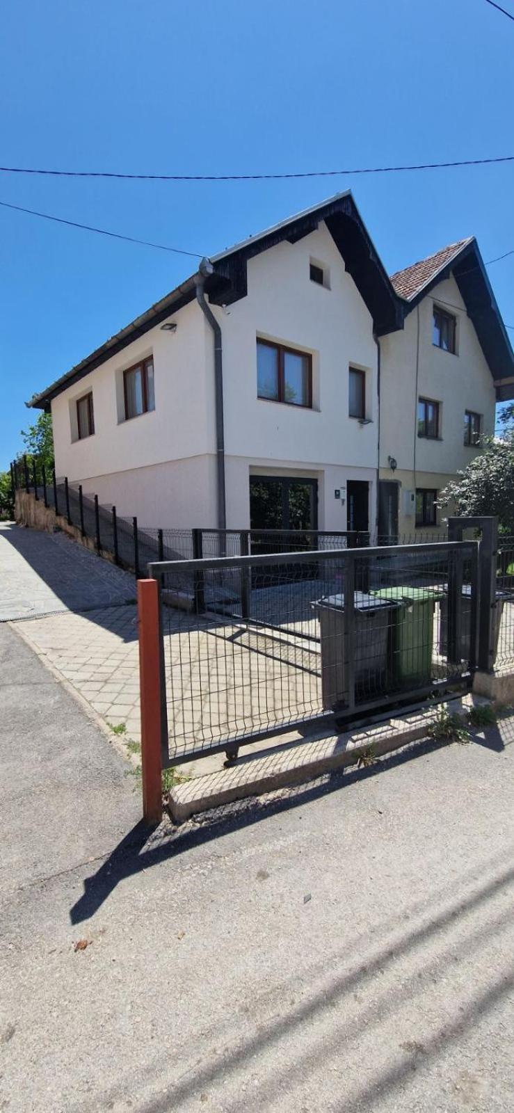 Family Apartment With Garden Sarajevo Exterior photo
